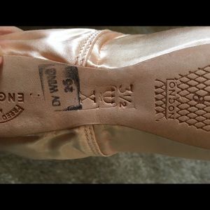 Brand new Freed pointe shoes